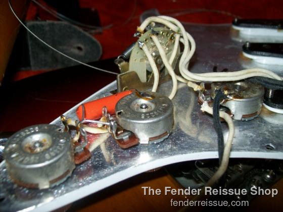1983 Fender '62 Reissue Stratocaster — 100 2276